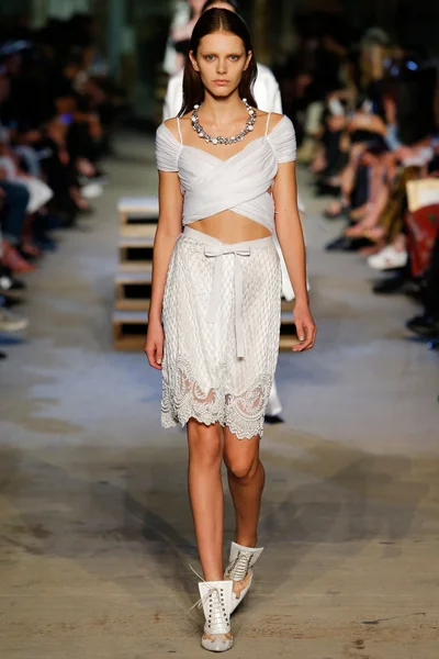 Look 9